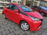 Occasion Toyota Aygo X-play 69 PK (50 kW) 2016 Rood Hatchback