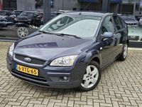 tweedehands Ford Focus 1.6-16V Futura 5deurs automaat + CRUISE + AIRCO + ELEKTR PAKKET