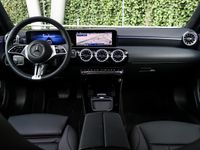 tweedehands Mercedes A250 A-KlasseAutomaat Luxury Line | Nightpakket | Sfeerverlichting | Keyless-Go | LED | Stoelverwarming | Parktronic | Camera