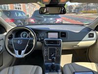 tweedehands Volvo V60 1.6 T3 Momentum / Leder / Navi / PDC / Cruise