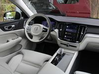 tweedehands Volvo V60 CC B5 AWD Ultimate | Harman/Kardon | Stoelventilatie en -massage | Schuifdak | Pilot Assist | Keyless | 20" velgen