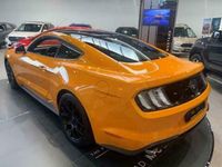 tweedehands Ford Mustang Fastback 2.3i Ecoboost 290pk A10 Orange Fury / Zwart Leder / Zwart dak / Custom Pack 2