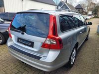 tweedehands Volvo V70 2.5T Momentum 200PK Automaat / H.LEER / PDC / TREKHAAK