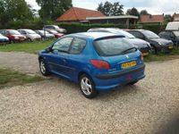 tweedehands Peugeot 206 206 1.4 XR Challenge Zeer mooie peu1.4 en zeer lux,s 15x staan