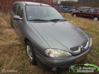 Occasion Renault Mégane GrandTour 107 PK (78 kW) 2000 Grijs Stationwagen