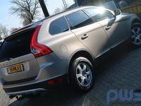 tweedehands Volvo XC60 2.0T Momentum PDC / Trekhaak 1800kg / Half leer /