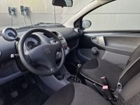 Occasion Peugeot 107 68 PK (50 kW) 2010 Grijs (metallic) Hatchback