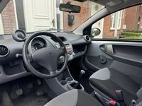 Occasion Peugeot 107 68 PK (50 kW) 2012 Grijs (metallic) Hatchback