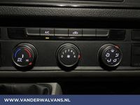 tweedehands VW Crafter 35 2.0TDI 140pk L4H3 (Oude L3H2) Maxi Euro6 Airco | Camera | Apple Carplay Bijrijdersbank, Bluetooth telefoonvoorbereiding