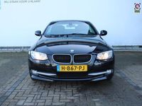 tweedehands BMW 318 Cabriolet 3-SERIE Cabrio i | Parkeersensoren V+A | Navigatie | Cruise controle | Climate controle | Stoelverwarming | Elektrisch verstelbare stoelen | Memory stand bestuurdersstoel | Lederen bekleding | Elektrisch dak | Angel eyes | 17 Inch LMV |