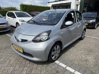Occasion Toyota Aygo 68 PK (50 kW) 2006 Grijs (metallic) Hatchback
