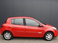 Occasion Renault Clio II Expression 75 PK (55 kW) 2010 Rood Hatchback