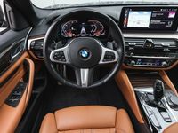 tweedehands BMW 530 5-SERIE Touring i xDrive High Executive M Sport Automaat / Panoramadak / Trekhaak / Laserlight / Active Steering / Parking Assistant Plus / Adaptief onderstel / Driving Assistant Professional