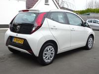 tweedehands Toyota Aygo 1.0 VVT-i x-play Airco, camera, apple carplay, elektrische ramen, centrale vergrendeling, enz.