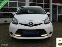 tweedehands Toyota Aygo 1.0-12V VVT-I 5-Deurs Facelift 2 Aspiration/Comfort Ledverlichting Airconditioning Centr.Deurvergr. Elek.Ramen Stuurbekrachtiging Radio/Cd/Aux 12Volt-Aansl. Isofix Topstaat Nieuwe APK!