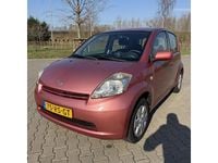 Occasion Daihatsu Sirion 87 PK (63 kW) 2005 Rood Hatchback