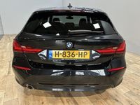 tweedehands BMW 118 1-SERIE i Executive Edition Sport Line | Live Cockpit | Airco ECC | LED | Navigatie | Cruise control | 17" velgen | Apple Carplay | Isofix | NAP |