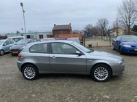 tweedehands Alfa Romeo 147 1.6 T.Spark Distinctive// leer// nieuwe APK