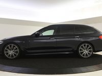 tweedehands BMW 540 5-SERIE TouringxDrive High Executive M Sport Automaat / Panoramadak / Adaptieve LED / Parking Assistant Plus / Apple CarPlay / Soft Close / Comfortstoelen / Comfort Access