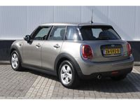 tweedehands Mini Cooper 1.5 136pk Business Edition / All-season banden / Parkeersensoren / Navigatie / Airco / Cruise control