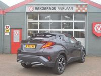 tweedehands Toyota C-HR 2.0 Hybrid Dynamic 184 pk 2 kleuren.