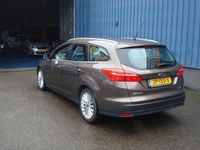 tweedehands Ford Focus Wagon 1.0 Titanium - Climat control - 4 Electrische ramen -Centrale vergrendeling op beide sleutels - Metalic lak - Nieuwe motor bij 70.000km (met factuur) met garantie - Nieuwe koppelingset (¤ 4000,-) - Zeer m