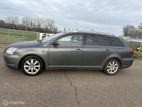 Occasion Toyota Avensis Luna 177 PK (130 kW) 2006 Grijs (metallic) Stationwagen