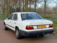 tweedehands Mercedes 230 (W123) E AUTOMAAT!SCHUIFDAK!ZEER NETJES!KOOPJE!