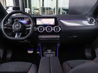 tweedehands Mercedes B180 B-KlasseAutomaat AMG Line | Premium Plus Pakket | Nightpakket | Panoramadak | Advanced Sound System | Head-Up | Sfeerverlichting | Trekhaak