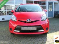 tweedehands Toyota Aygo 1.0-12V VVT-I 5-Deurs Facelift 2 Aspiration-Comfort-Navigator Ledverlichting Airconditioning Bluetooth Tel.&Media Navigatie Dubbele Airbags&Speakers Radio/Cd/Usb/Mp3/Aux 12V.-Aansl. Centr.Vergr. Elek. Ramen Stuurbekr. Isofix Nieuwe APK Topstaa