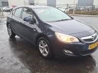 Occasion Opel Astra Edition 101 PK (74 kW) 2012 Blauw, metallic lak Hatchback