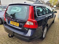 tweedehands Volvo V70 2.5FT Momentum 230PK H.LEER / ECC / PDC / TREKHAAK