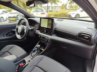 Nieuw Toyota Yaris Hybrid Executive 131 PK (96 kW) 2025 Grijs Hatchback