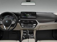 tweedehands BMW 530 5-SERIE Touring e High Executive Luxury Line - Panoramadak - Trekhaak - Comfortstoelen - Massage - Harman Kardon - Driving Assistant Professional - Laserlight - Comfort Access - Active Steering - Adaptief onderstel