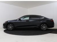Occasion Lexus ES300H Business Edition 218 PK (160 kW) 2022 Graphite black metallic (donker zwart metallic) Sedan