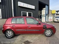 tweedehands Renault Clio II 1.6-16V Privilège ** Automaat ** Airco ** 5 Deurs