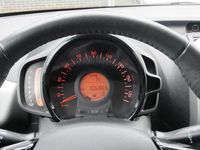 Occasion Toyota Aygo X-play 69 PK (50 kW) 2015 Blauw Hatchback