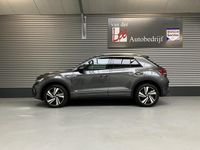 tweedehands VW T-Roc 1.5 TSI R-LINE/IQ LIGHT/IQ DRIVE/KEY-LESS/DODEHOEK