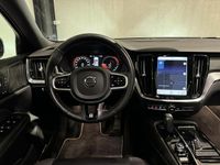 tweedehands Volvo V60 2.0 T8 AWD R-Design Aut. | panorama | trekhaak | leder |