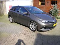 tweedehands Toyota Auris 1.2T Dynamic NAVI KEYLESS 1300KG TREKGEWICHT