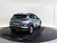 tweedehands Hyundai Kona EV Premium 64 kWh | Parkeercamera | Stoel- en stuu