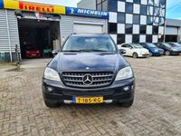 tweedehands Mercedes 320 M-KLASSECDI Automaat. Desondanks de Hoge kilometerstand een zeer nette en perfect rijdende auto,Airco,Navi,Leer,Electr pakket,Apk 04-10-2024.