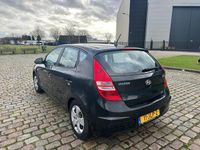 tweedehands Hyundai i30 1.4i Blue Dynamic 1e eigenaar dealer onderhouden lage km airco cv op afs elektrische ramen