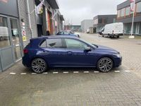 tweedehands VW Golf VIII 1.5 eTSI R-Line Automaat * 28.474 Km * Sfeerverlichting * Led * Climatronic * Apple Car Play *