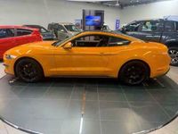 tweedehands Ford Mustang Fastback 2.3i Ecoboost 290pk A10 Orange Fury / Zwart Leder / Zwart dak / Custom Pack 2