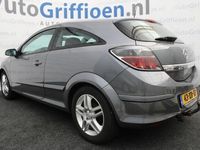 tweedehands Opel Astra GTC 1.4 Temptation zeeer nette coupé met trekhaak