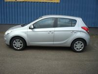 tweedehands Hyundai i20 1.2i DynamicVersion - AUTO WORDT ALLEEN VERKOCHT VOOR EXPORT - Rammel in de motor - 5 deurs - Elec. ramen - Centrale deurvergrendeling - Radio/cd speler