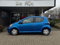 Occasion Toyota Aygo Comfort 68 PK (50 kW) 2011 Blauw (metallic) Hatchback