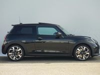 Occasion Mini Cooper S Favoured 204 PK (150 kW) 2025 Zwart Hatchback