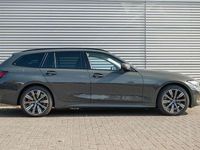 Occasion BMW 330e Shadowline 292 PK (214 kW) 2025 Grijs Stationwagen